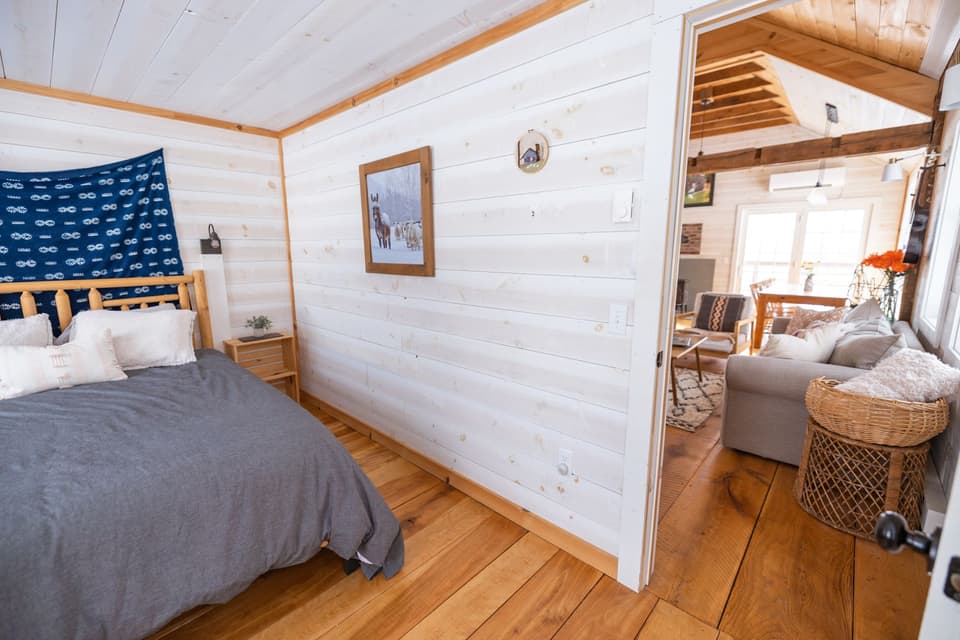 The long cottage, the bedroom