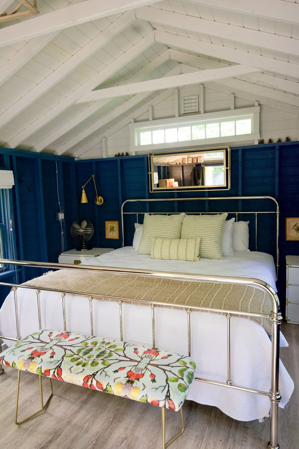 The garden cottage, the bedroom