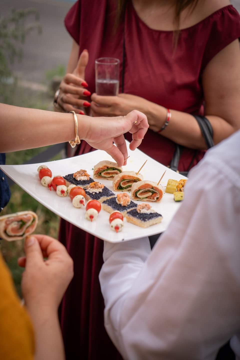 Canapés handed round on the lawn