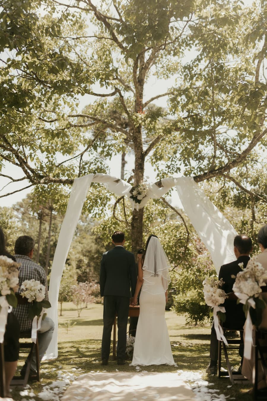 Sofia and Luca: under the arch